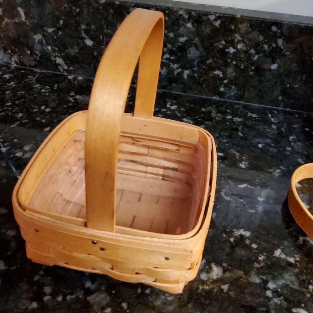 2001 vintage longaberger berry basket
